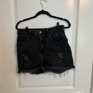 BLACK RIPPED SHORTS